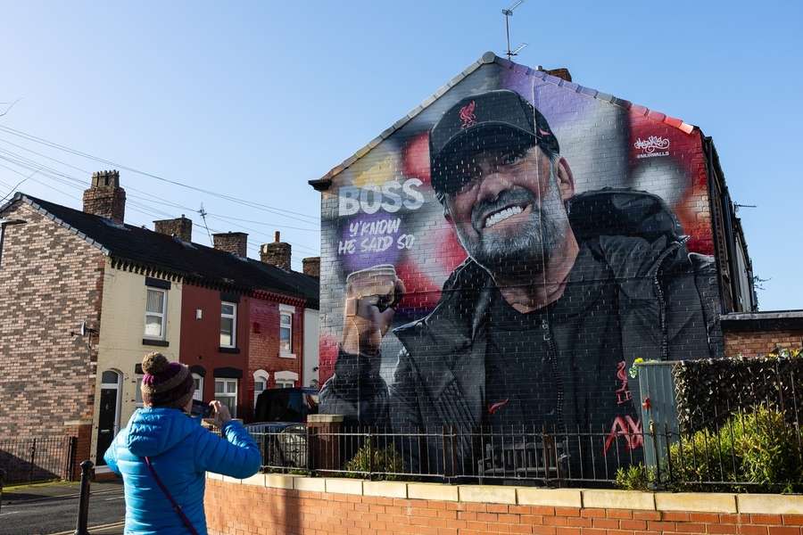 Um mural do treinador do Liverpool, Jurgen Klopp, na cidade