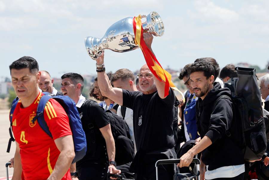 L'arrivo della Spagna a Madrid, Luis de La Fuente con la coppa