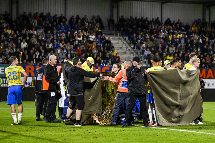 Doeken schermen Vaessen en de medische staf af