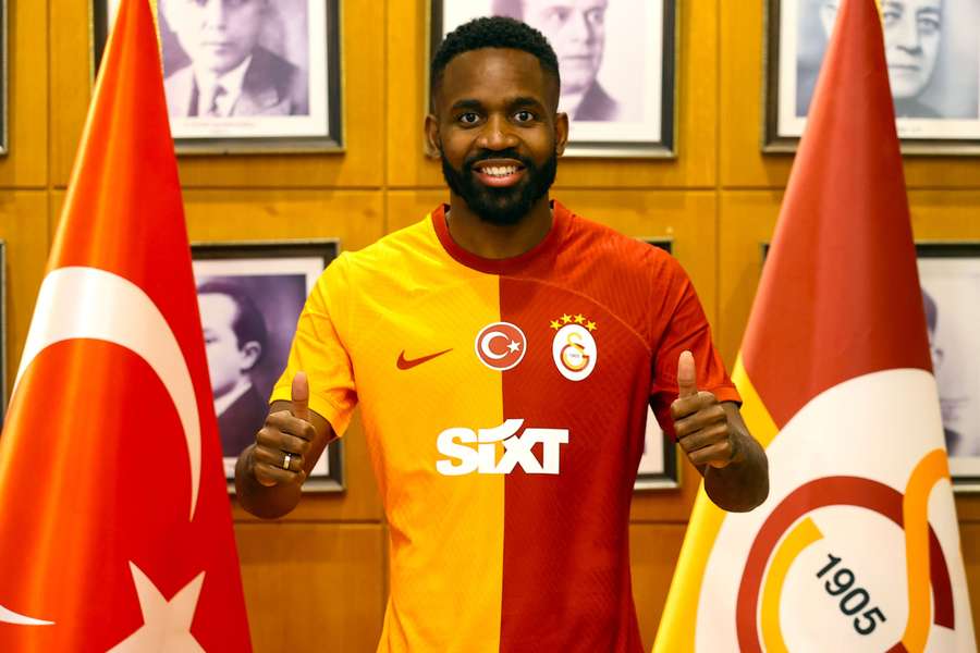 Bakambu com a camisola do Galatasaray