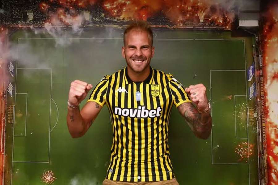 Uros Racic apresentado no Aris Uros Racic apresentado no Aris