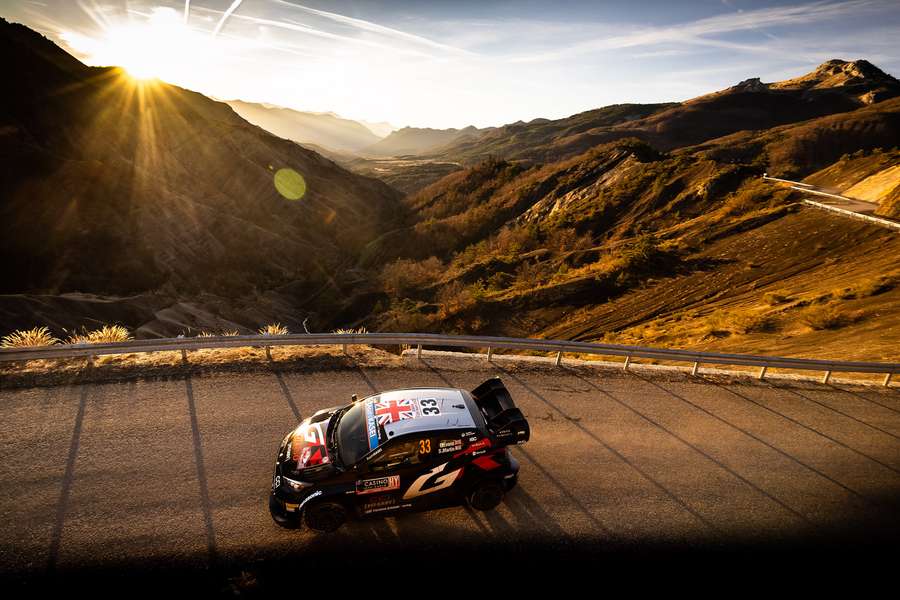 Toyota Elfyna Evanse a úchvatná panoramata Rallye Monte Carlo.