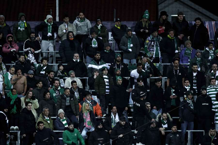 Adeptos no Sporting no apoio à equipa