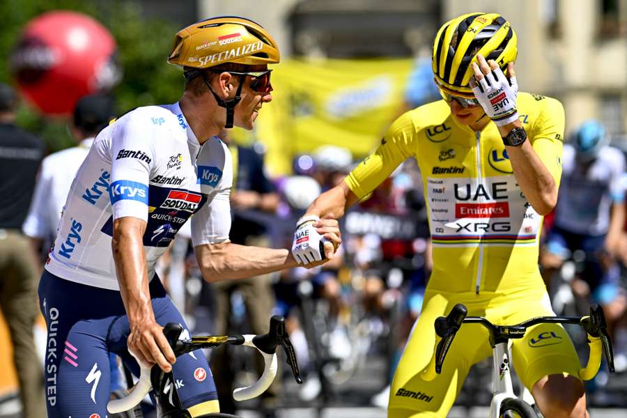 Remco Evenepoel (l.) und Tadej Pogacar (r.) bei der Tour de France 2025