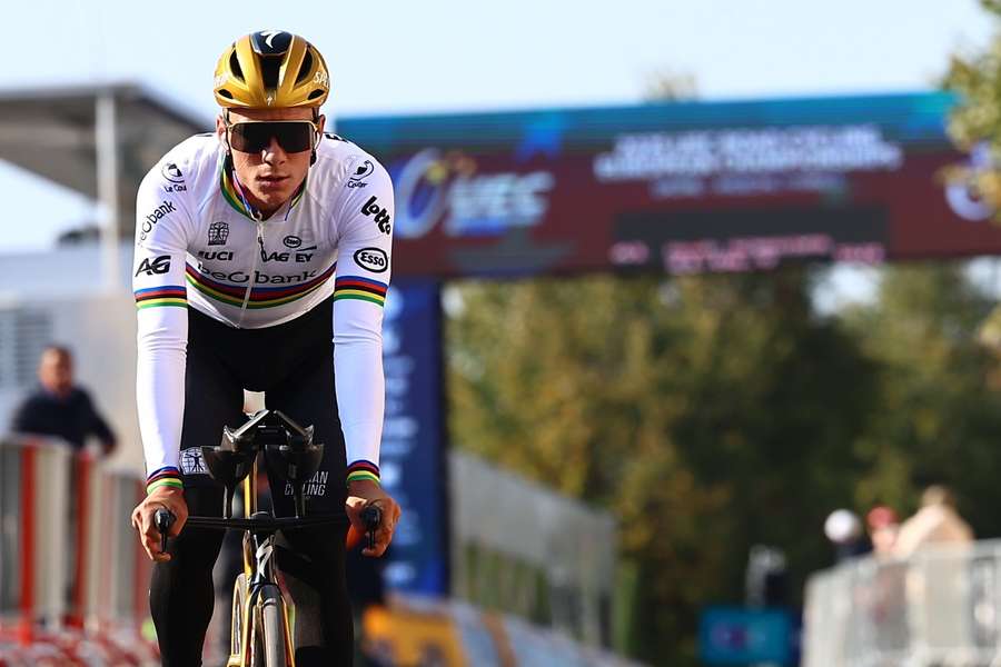 Remco Evempoel gewinnt das Zeitfahr-Triple.