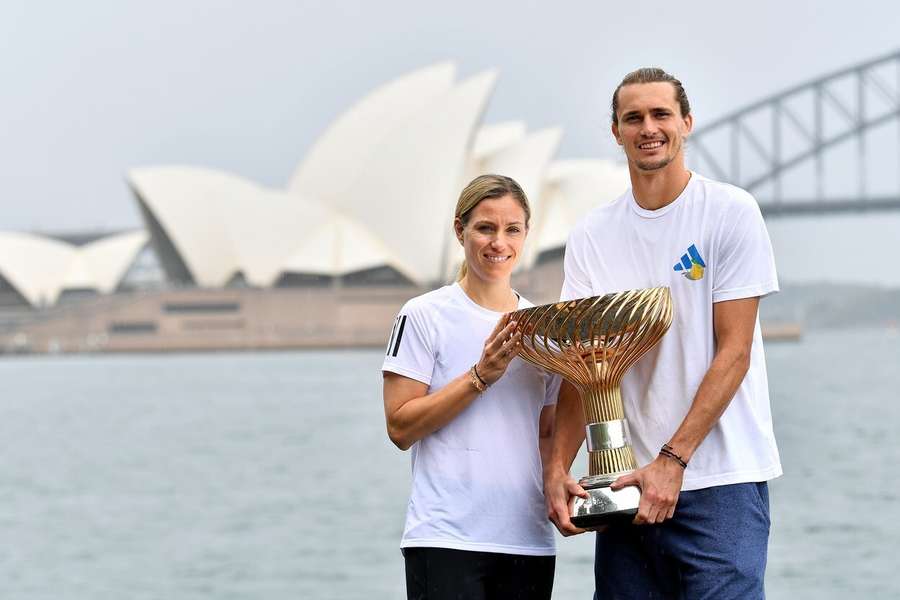 Alexander Zverev (r.) und Angelique Kerber (l.) müssen sich bei den Australian Open gedulden