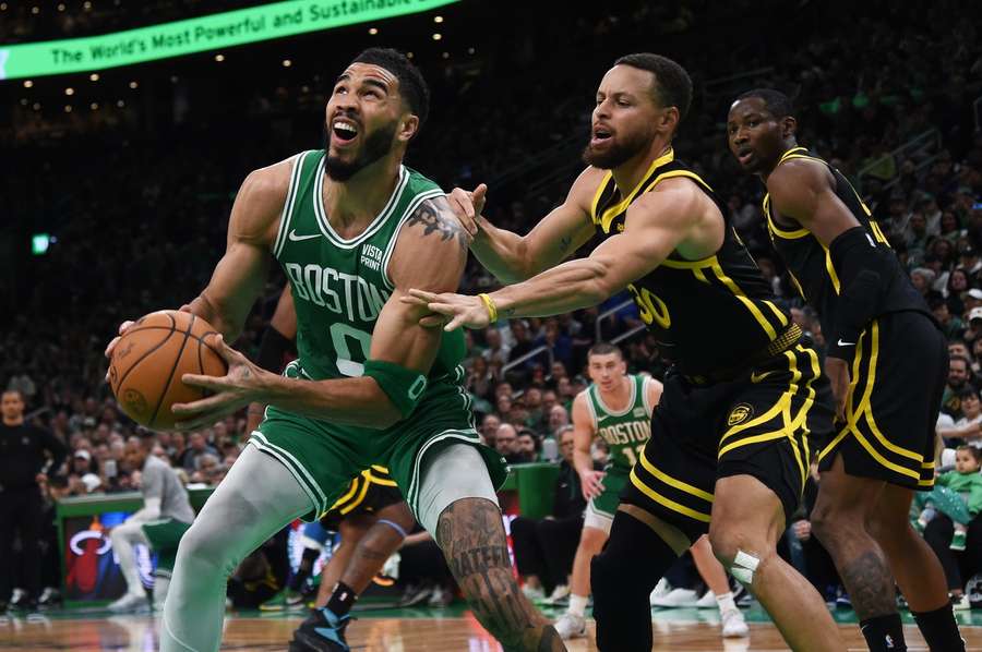 Celtics boeken historische overwinning op Warriors, OKC pakt koppositie in westen