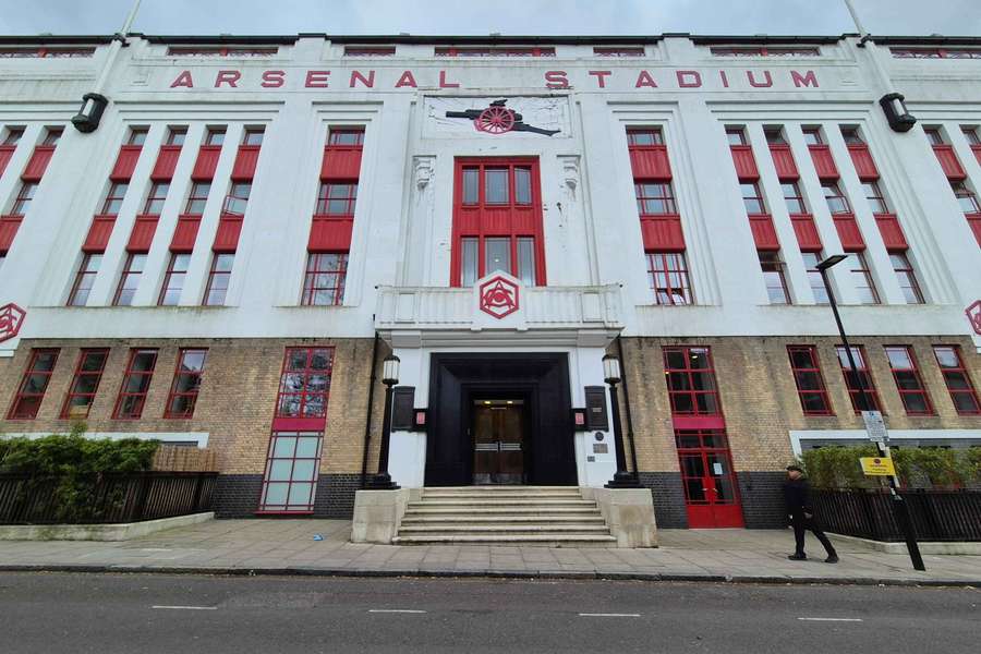 Die Fassade des East Stands