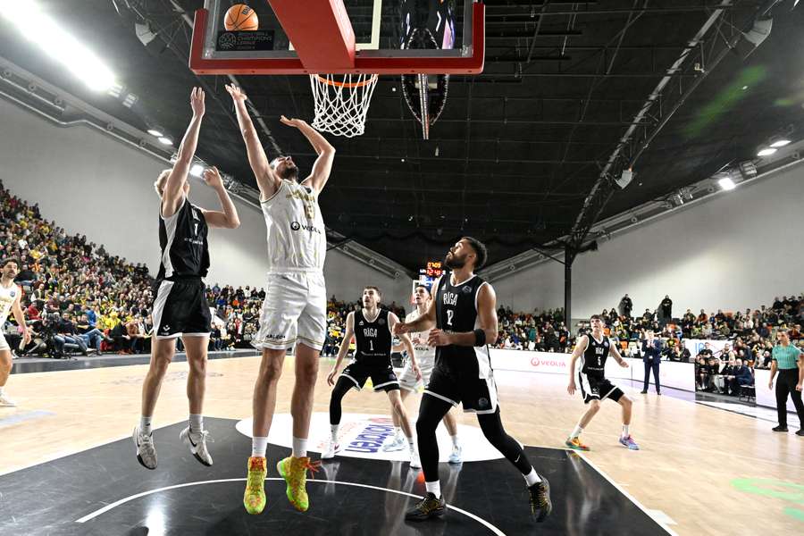 Levice pokračujú vo svojej jazde basketbalovou Ligou majstrov.