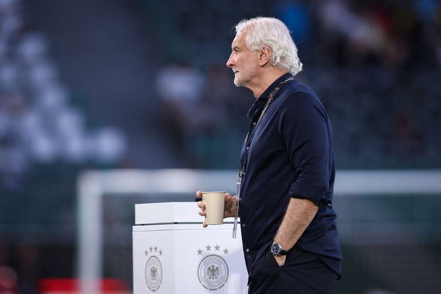 Rudi Völler möchte sich nach dem Frankreich-Spiel voll und ganz auf die Trainersuche konzentrieren.