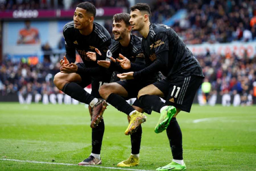 Martinelli celebrates scoring against Villa with Gabriel and Saliba