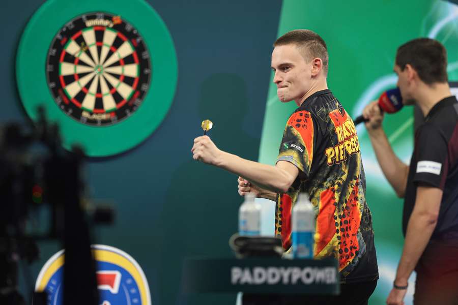 Pietreczko steht in der dritten Runde der Darts-WM 2025