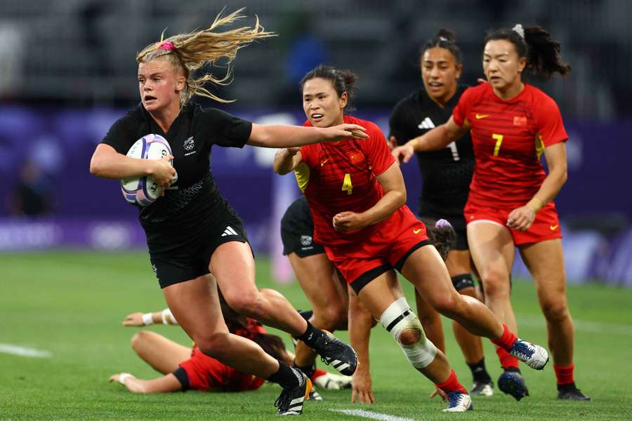 Jorja Miller of New Zealand in action with Yan Zhou of China