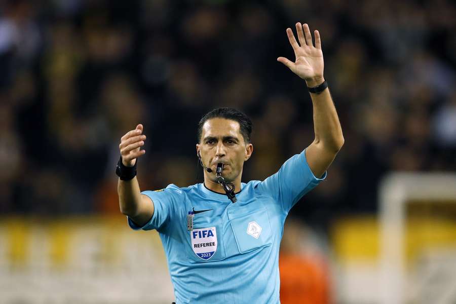 Serdar Gözübüyük is arbiter bij Atlético Madrid - Lazio Roma