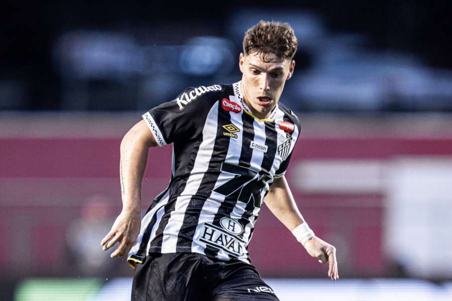Rollheiser foi o terceiro melhor jogador do Santos na partida com nota 7,3 do Flashscore