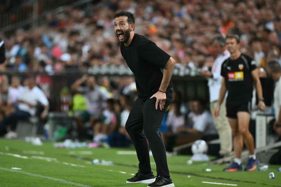 Carlos Corberán lors de Valencia - Betis (0-1) Carlos Corberán lors de Valencia - Betis (0-1)