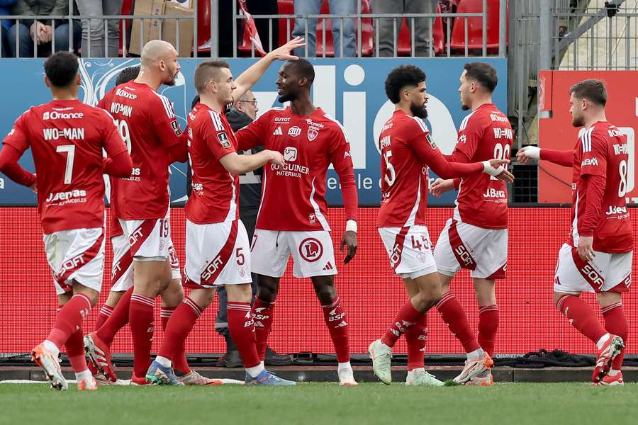 Les Brestois célébrant l'ouverture du score.