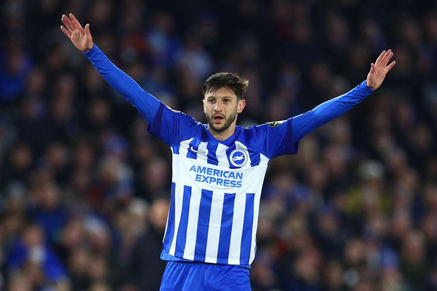 Adam Lallana sai a custo zero no final da época