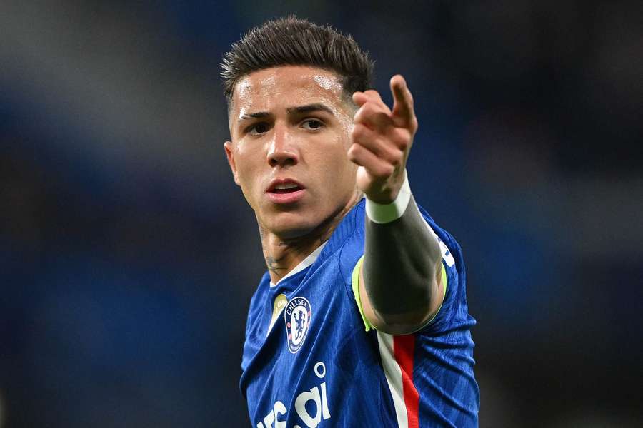 Enzo Fernández ficará fora dos dois próximos jogos do Chelsea