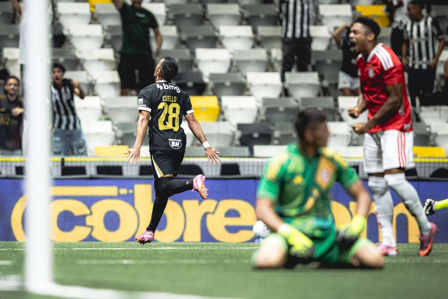 Cuello marcou logo no início da partida