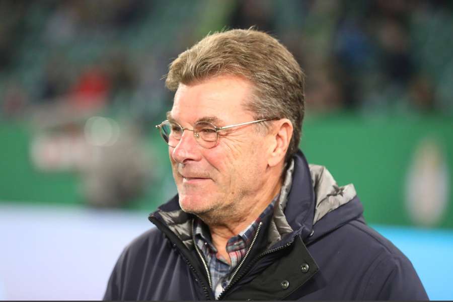 Dieter Hecking wird bald wieder in der Bundesliga an der Linie stehen.