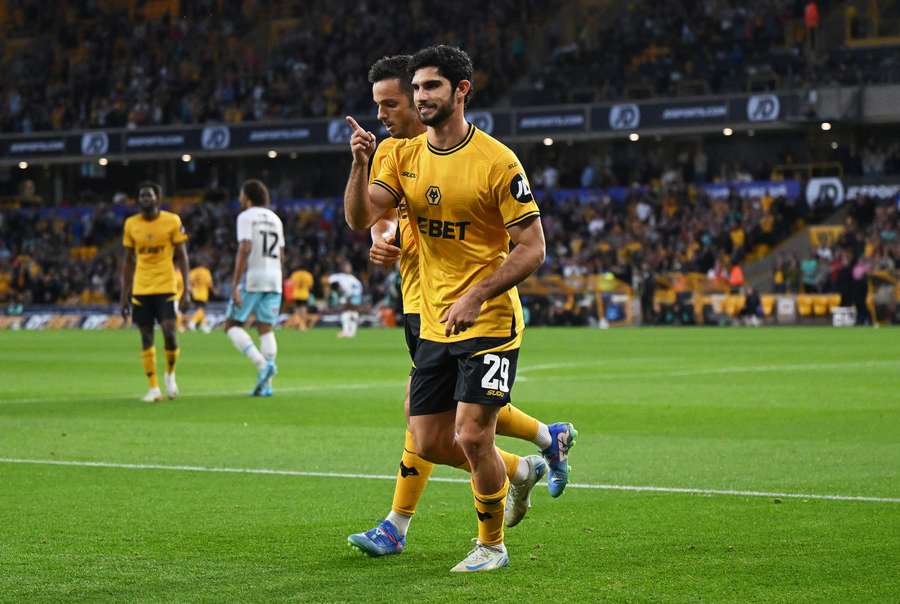 Guedes resolveu o encontro para o Wolves