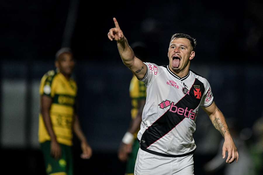 Hugo Moura fez o gol da vitória vascaína