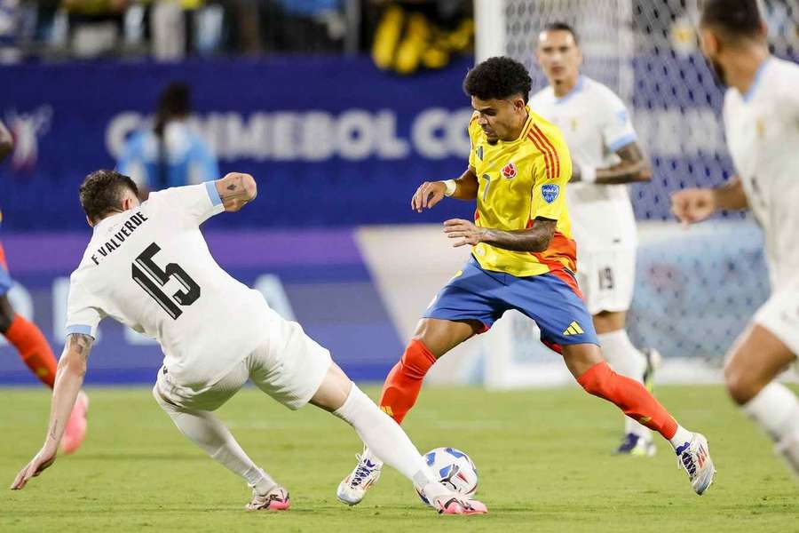 Luis Díaz e Valverde em confronto entre Colômbia e Argentina