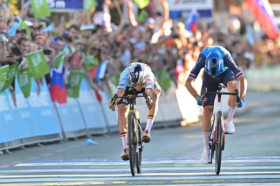 Remco Evenepoel mistrzem Europy ze startu wspólnego. O złocie decydował fotofinisz Remco Evenepoel mistrzem Europy ze startu wspólnego. O złocie decydował fotofinisz
