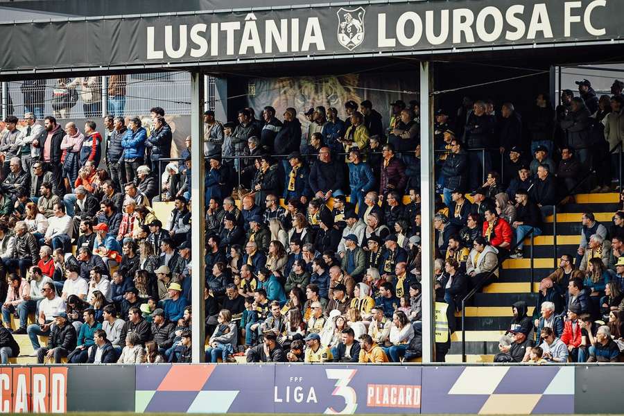 Adeptos do Lusitânia de Lourosa em festa