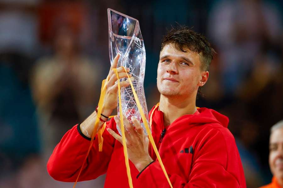 Jakub Menšík senzačně vyhrál Masters v Miami. Jakub Menšík senzačně vyhrál Masters v Miami.