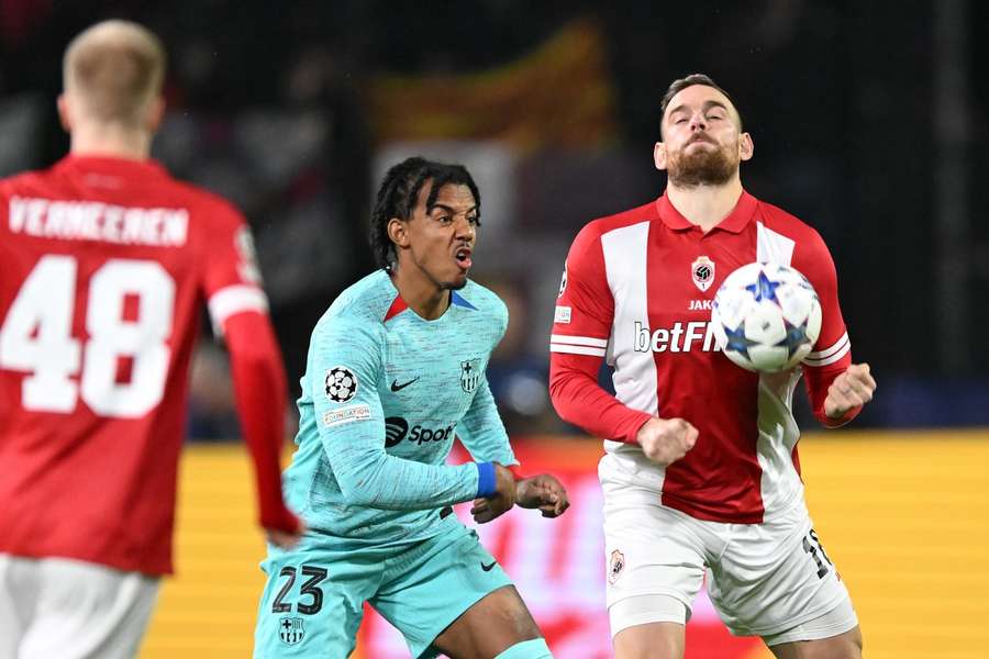 Futebol pelo Mundo on X: Resultados dos jogos de hoje da UEFA Champions  League. #ChampionsLeague #UCL #UefaChampionsLeague #ZENRBL #BARSLP  #BarcaSlavia #CHEAJA #Vallil #OLSLB #BVBInter #DORINT #NAPSAL  #napolisalzburg #LIVGEN #LiverpoolGenk