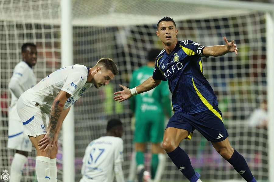 Cristiano Ronaldo marcou, mas Al-Nassr foi goleado