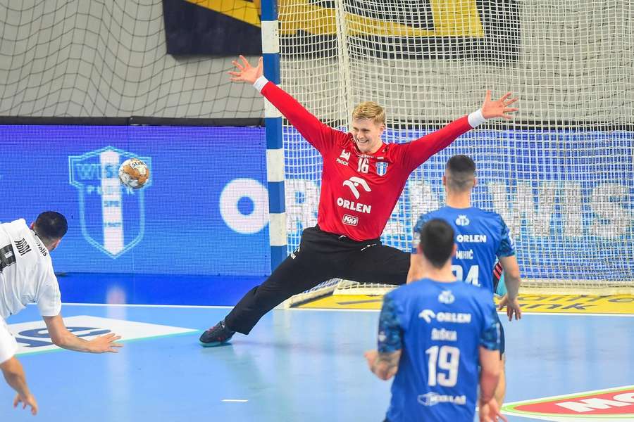 Viktor Hallgrímsson in action for Wisla Plock