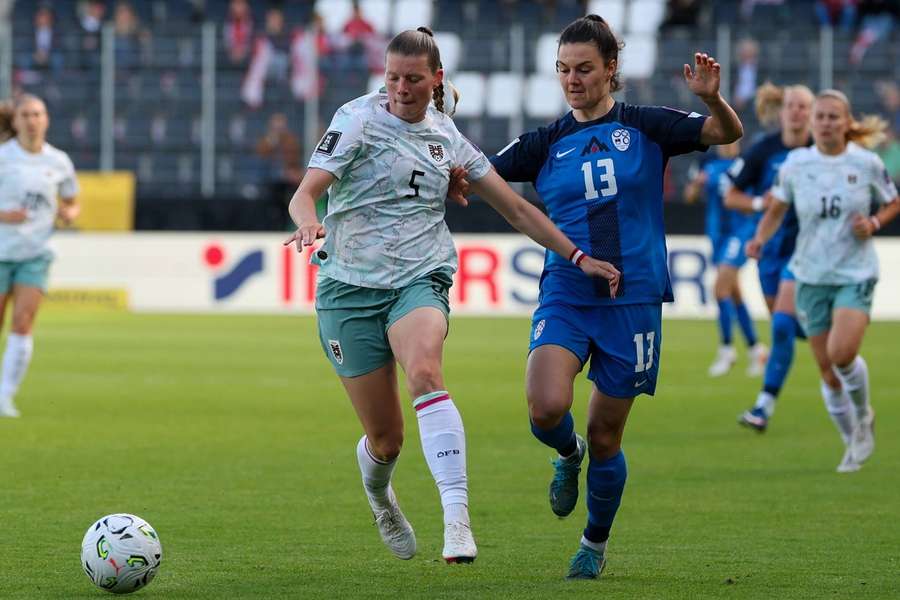 Claudia Wenger im Duell mit Zala Krustin