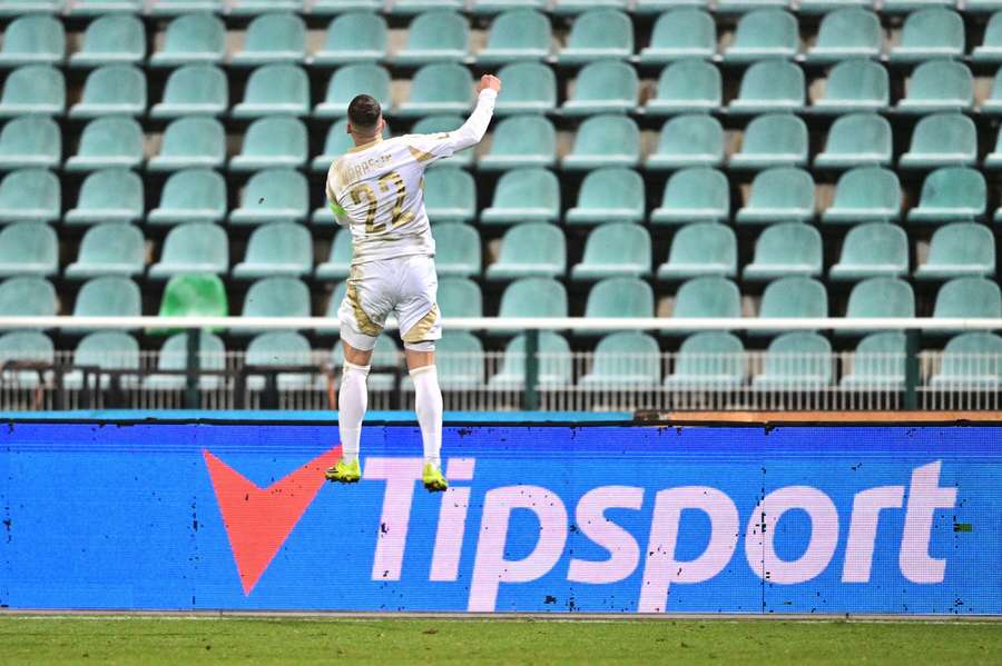 Lukáš Haraslín se raduje z gólu do sítě Dukly.