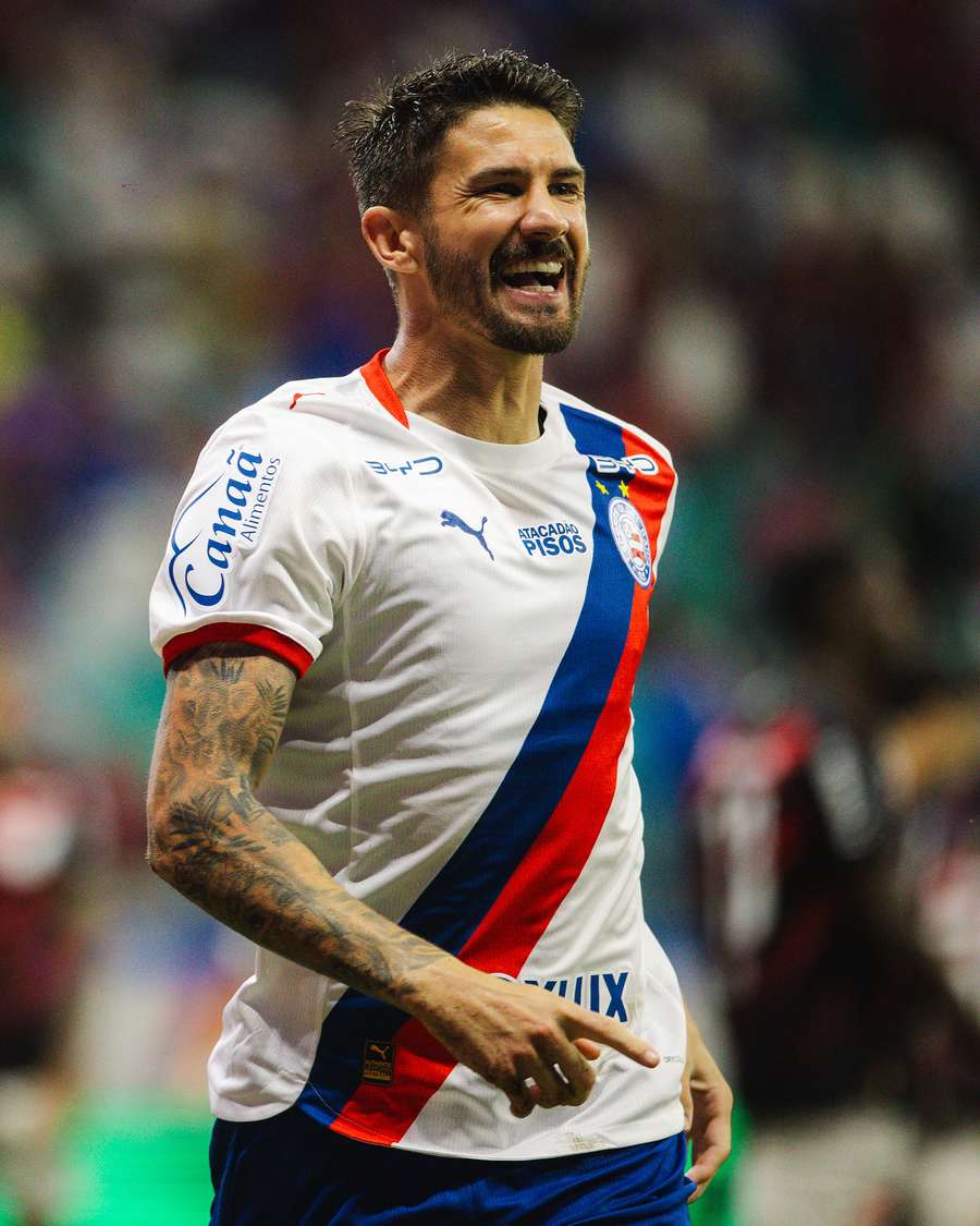 Everaldo fez dois gols em Bahia 3x0 Athletico-PR