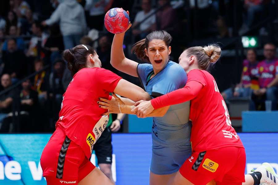 Victorii pe linie ale favoritelor la debutul Campionatului Mondial din Olanda şi Germania