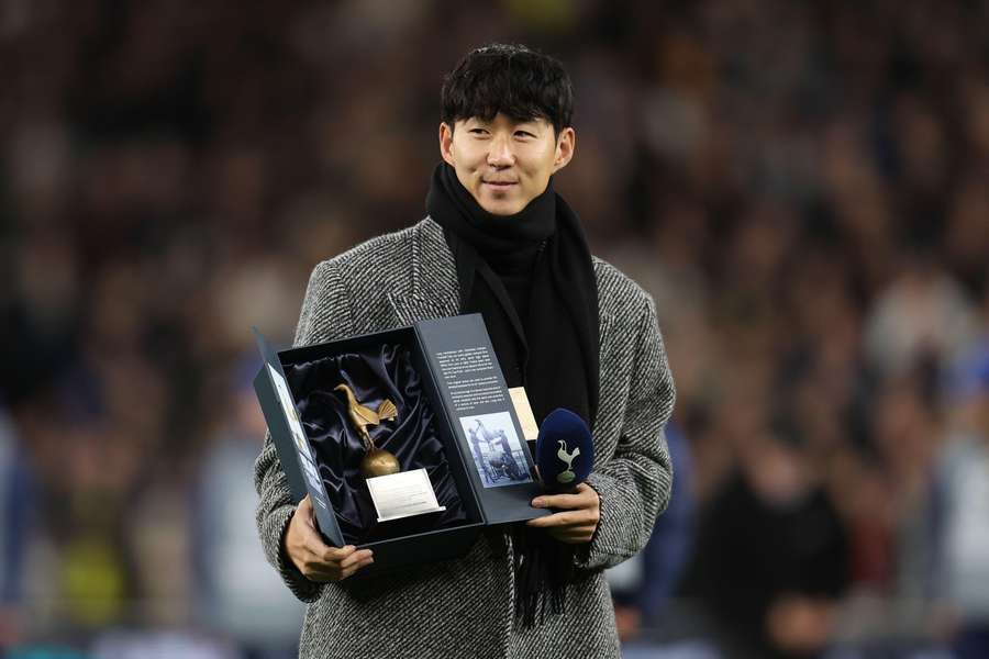 Son makes emotional Spurs return as club unveils tribute to departed legend Son makes emotional Spurs return as club unveils tribute to departed legend