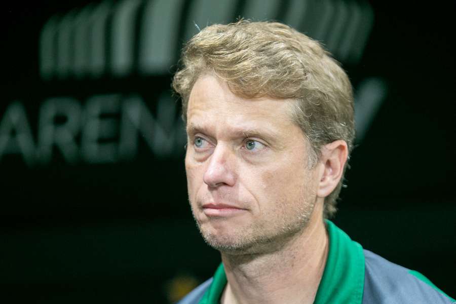 Fernando Seabra não resistiu à derrota para o Grêmio