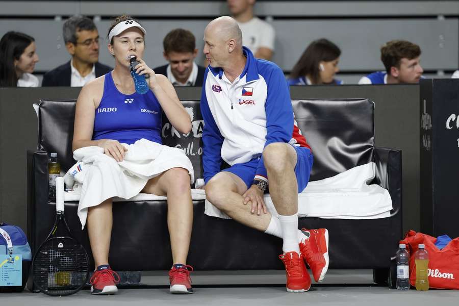 Linda Nosková a Petr Pála během zápasu proti Kolumbii . Linda Nosková a Petr Pála během zápasu proti Kolumbii .