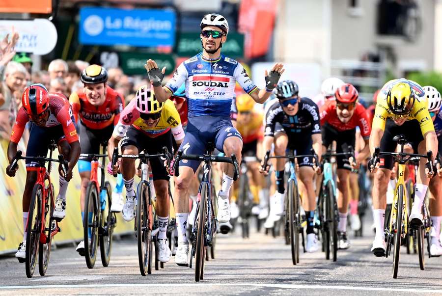 Alaphilippe wint tweede etappe Critérium du Dauphiné