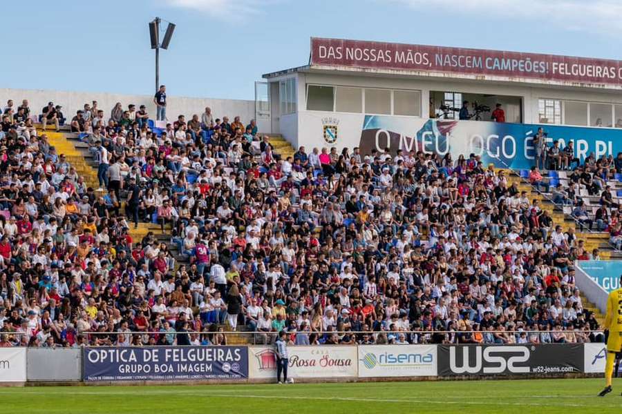 Adeptos do Felgueiras empurraram a equipa para a subida Adeptos do Felgueiras empurraram a equipa para a subida