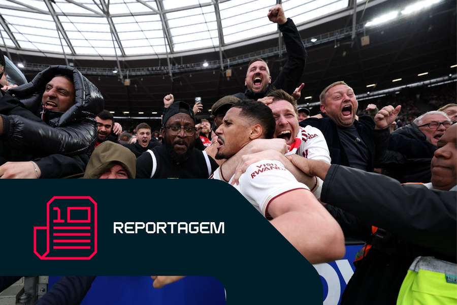 Saliba a celebrar o golo em West Ham com os adeptos.