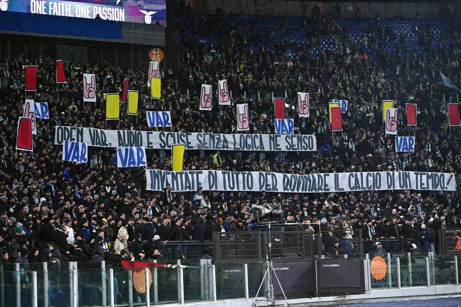 Fanii echipelor AS Roma şi Fiorentina, interzişi la meciurile în deplasare