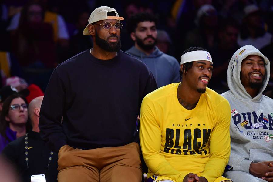 LeBron James bol len v úlohe diváka.