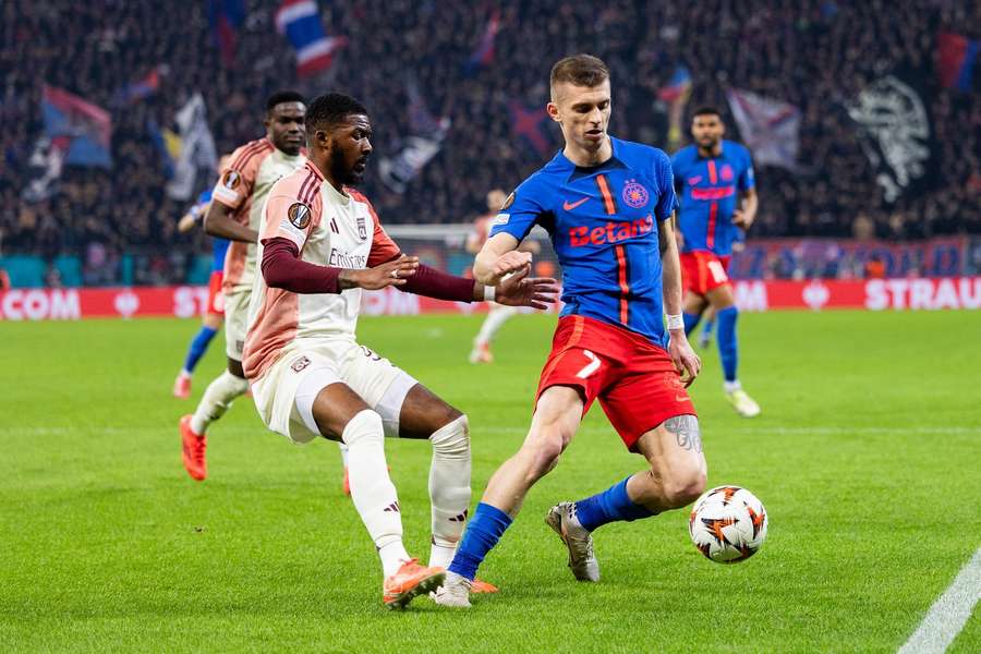 Florin Tănase, în timpul duelului FCSB - Lyon din optimile Europa League