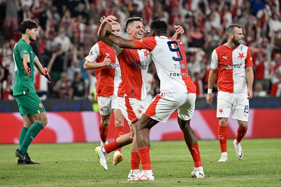 Slavia má slibný náskok.