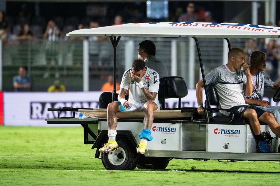 Neymar ponownie kontuzjowany. Opuszczał boisko ze łzami w oczach