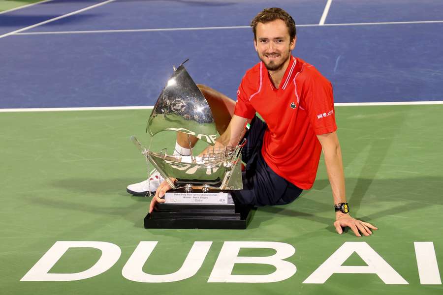 Djokovic en las semifinales del Abierto de Dubai